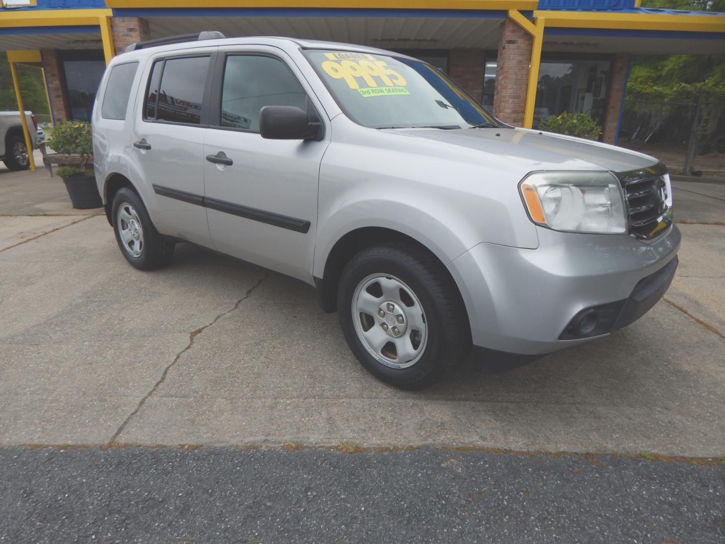 2013 Silver Metallic /Gray Honda Pilot LX (5FNYF3H29DB) with an 3.5L V6 engine, Automatic transmission, located at 3120 W Tennessee St, Tallahassee, FL, 32304-1002, (850) 575-6702, 30.458841, -84.349648 - Used Car Supermarket is proud to present you with this loaded immaculate 2013 Honda Pilot LX. Used Car Supermarket prides itself in offering you the finest pre-owned vehicle in Tallahassee. Used Car Supermarket has been locally family owned and operated for over 48 years. Our Pilot LX has been servi - Photo#0